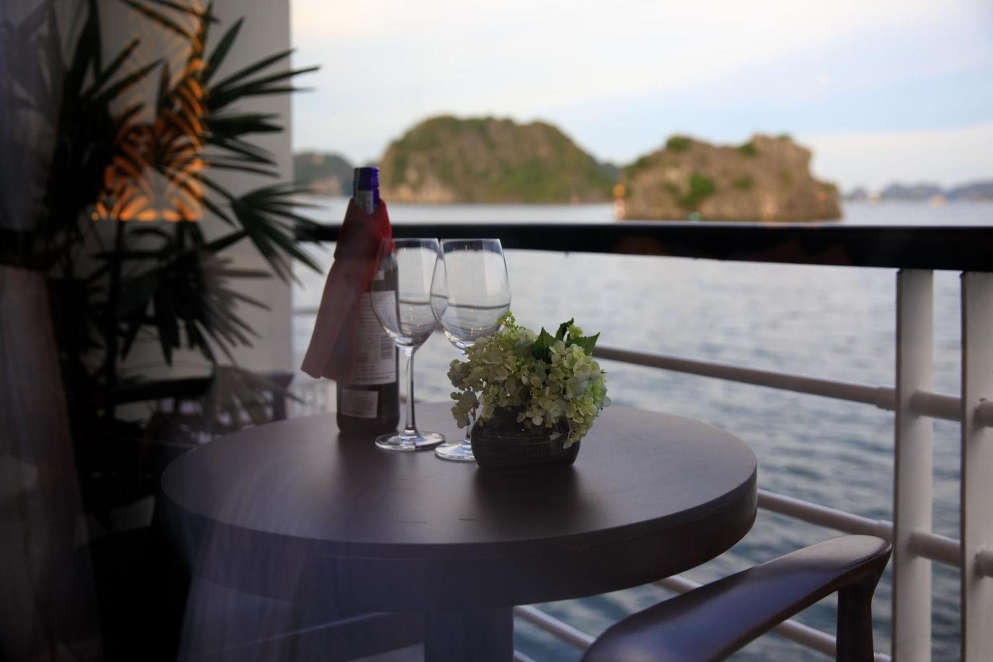 V'Spirit Cruise Hotell Ha Long Eksteriør bilde