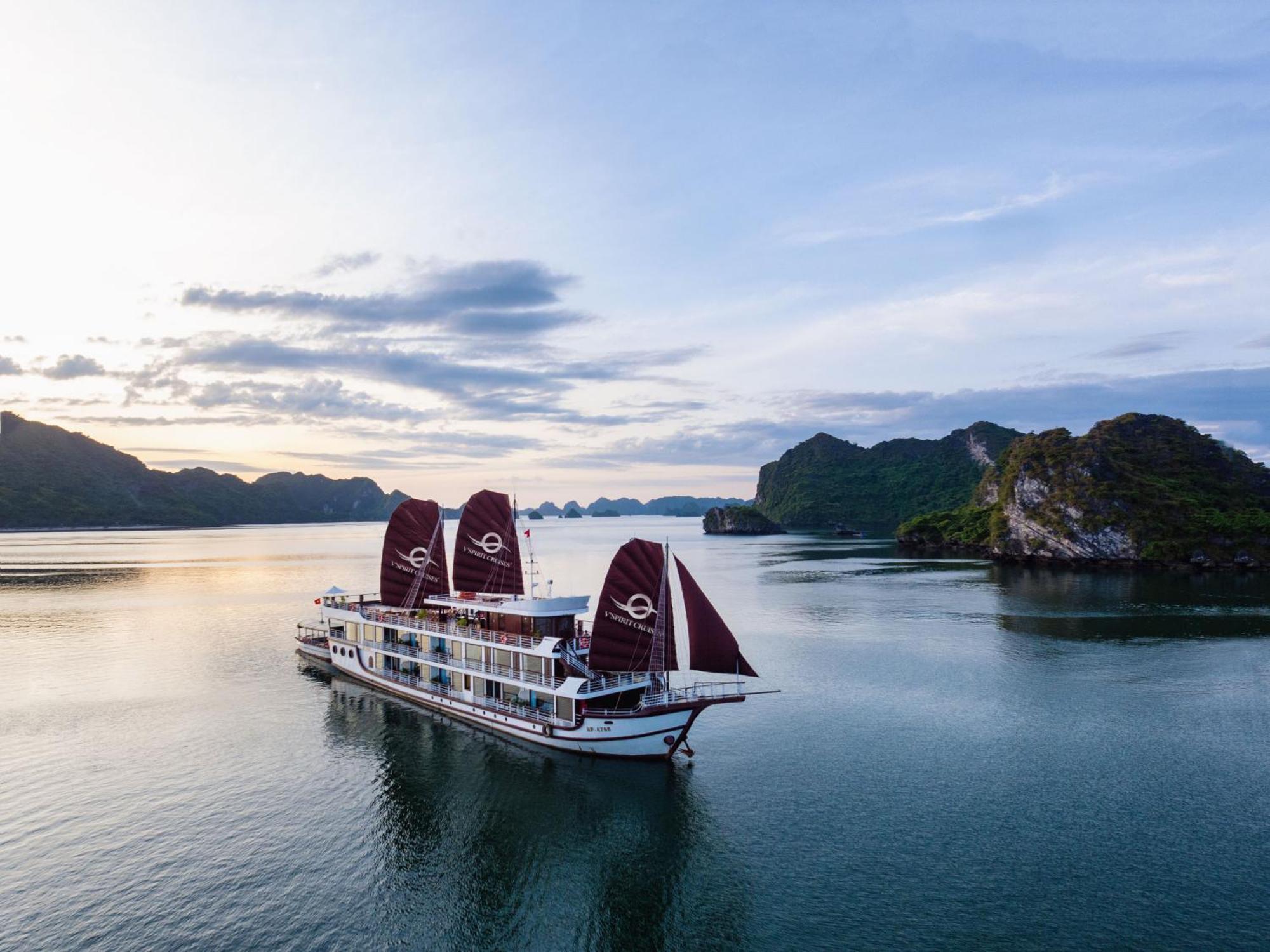 V'Spirit Cruise Hotell Ha Long Eksteriør bilde